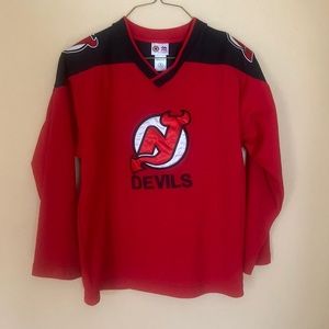 Boys M New Jersey Devils shirt